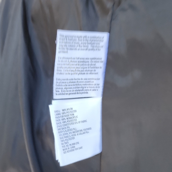 Michael Kors Large Black Puffer Coat with Gold Zippers - Picture 10 of 11